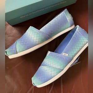 New in Box Womens TOMS Mermaid Scales Alpargata Sz 8